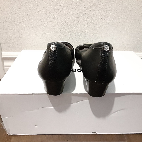 Taryn Rose - Picture 5 of 9